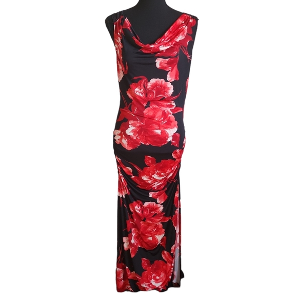 VENUS Dresses & Skirts - VENUS sexy maxi w/decorative back